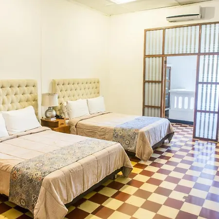 El Claustro House 4*